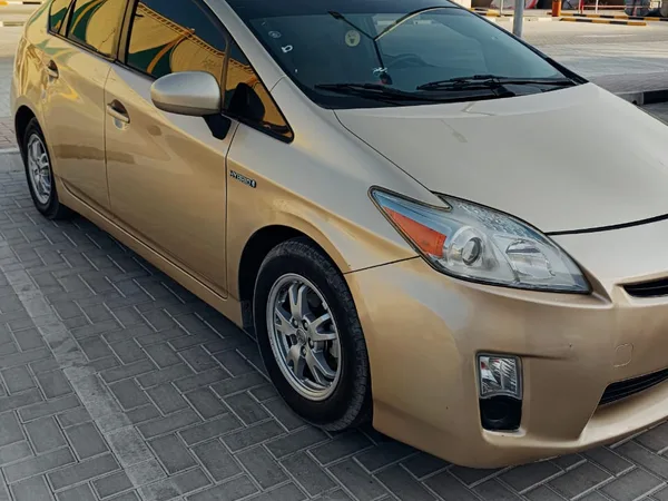 Cars for sale in uae Toyota Prius
