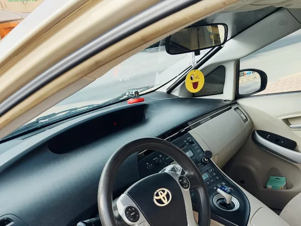 Cars for sale in uae Toyota Prius