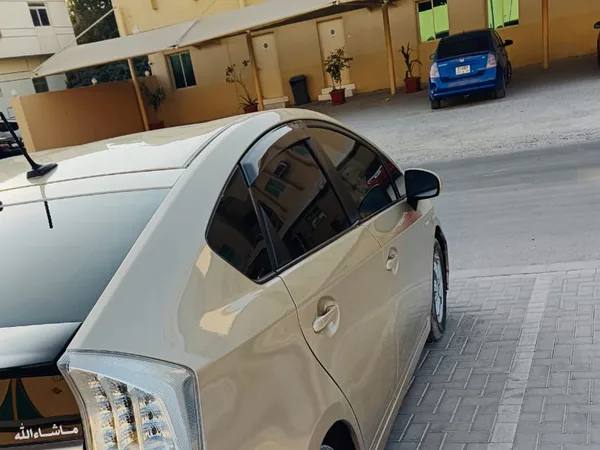 Cars for sale in uae Toyota Prius
