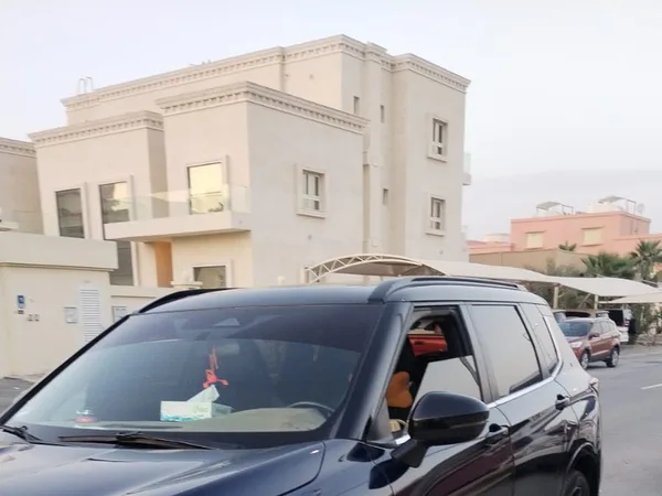 Cars for sale in uae Mitsubishi Outlander