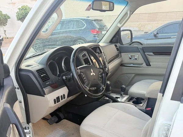 Cars for sale in uae Mitsubishi Pajero