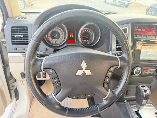 Cars for sale in uae Mitsubishi Pajero