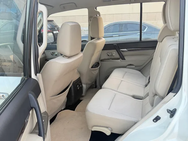 Cars for sale in uae Mitsubishi Pajero