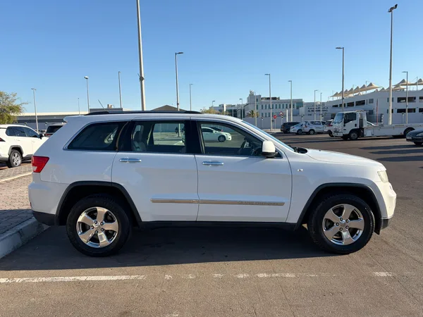 Cars for sale in uae Jeep Cherokee