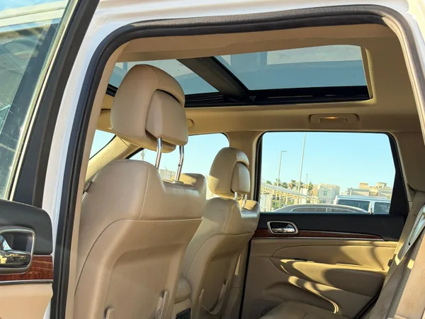 Cars for sale in uae Jeep Cherokee
