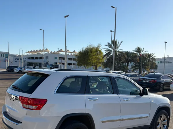 Cars for sale in uae Jeep Cherokee