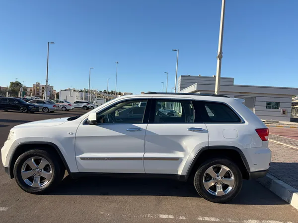 Cars for sale in uae Jeep Cherokee