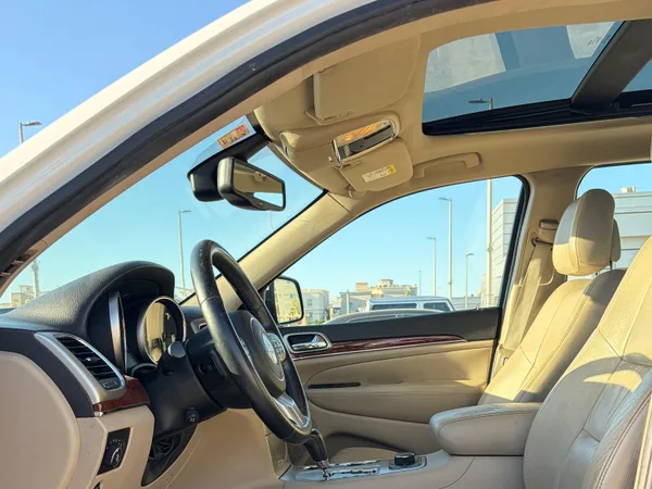 Cars for sale in uae Jeep Cherokee