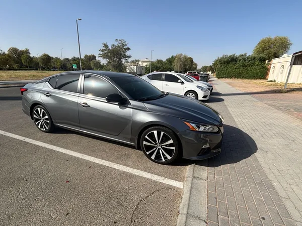 Cars for sale in uae Nissan Altima