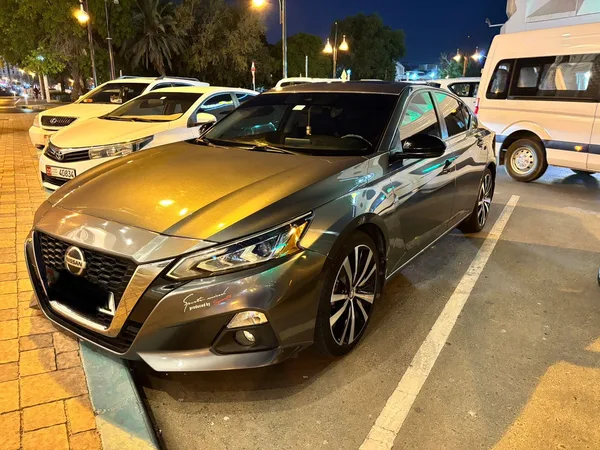 Cars for sale in uae Nissan Altima