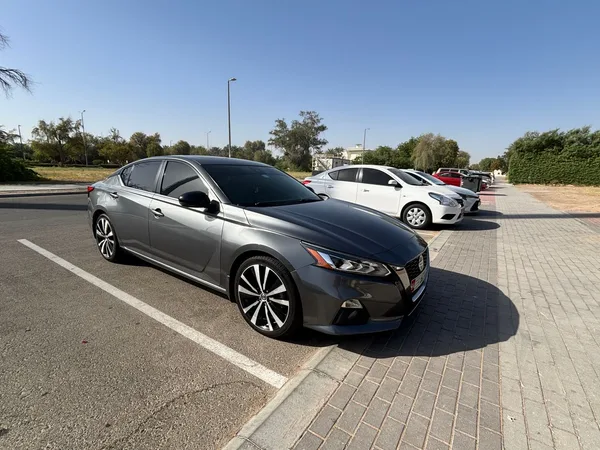 Cars for sale in uae Nissan Altima