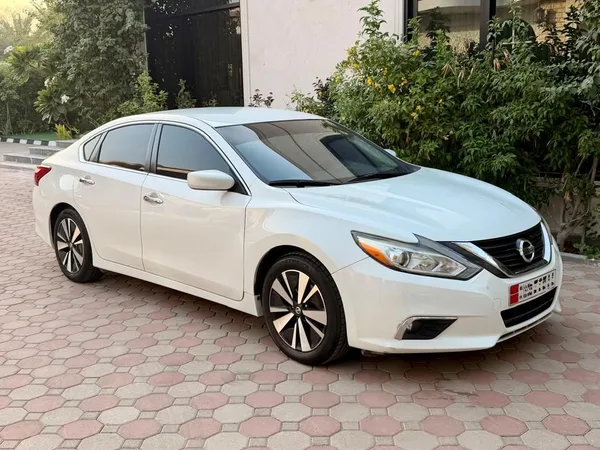 Cars for sale in uae Nissan Altima