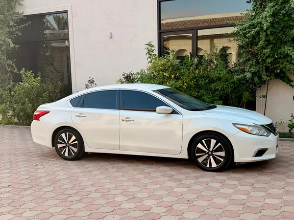Cars for sale in uae Nissan Altima