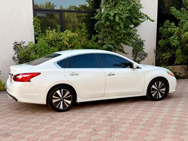 Cars for sale in uae Nissan Altima