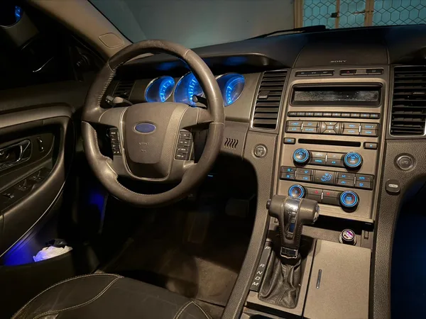 Cars for sale in uae Ford Taurus