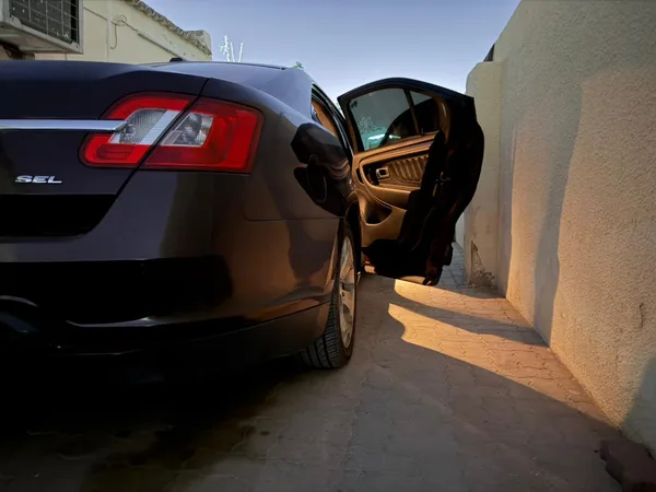 Cars for sale in uae Ford Taurus