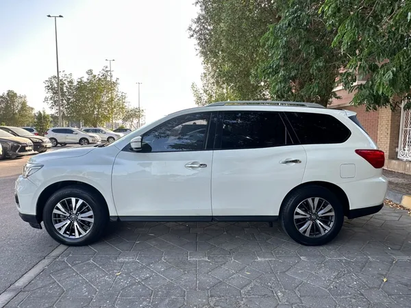 Cars for sale in uae Nissan Pathfinder