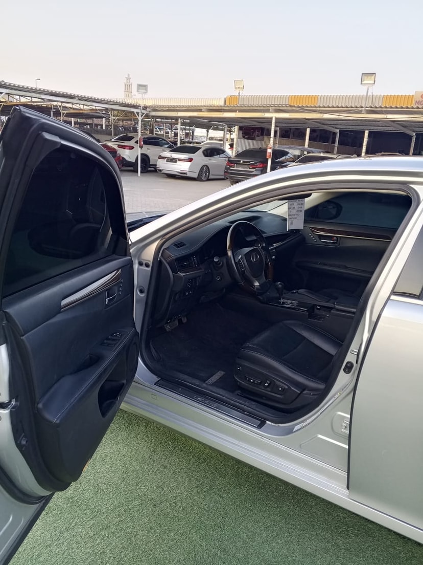 Cars for sale in uae Lexus ES