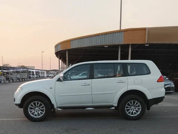 Cars for sale in uae Mitsubishi Pajero Sport