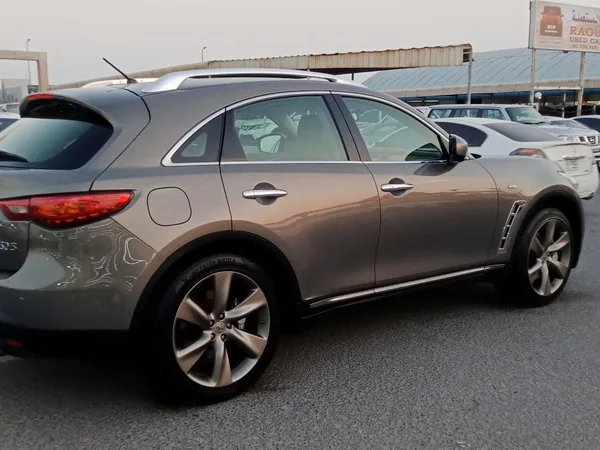 Cars for sale in uae Infiniti FX50