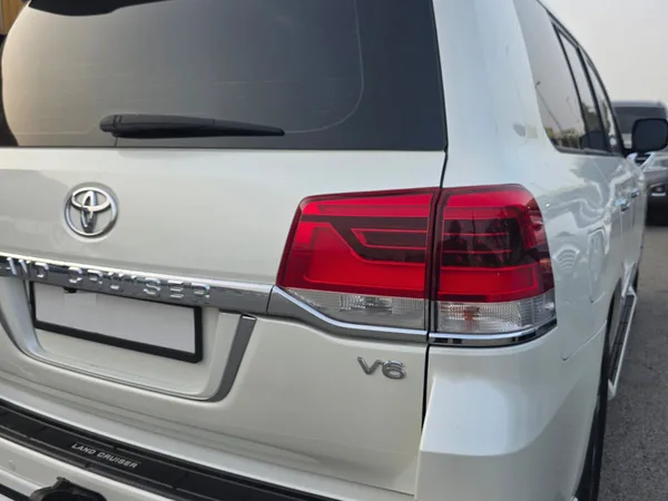Cars for sale in uae Toyota Land Cruiser