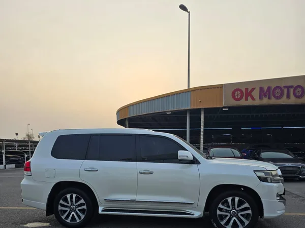 Cars for sale in uae Toyota Land Cruiser