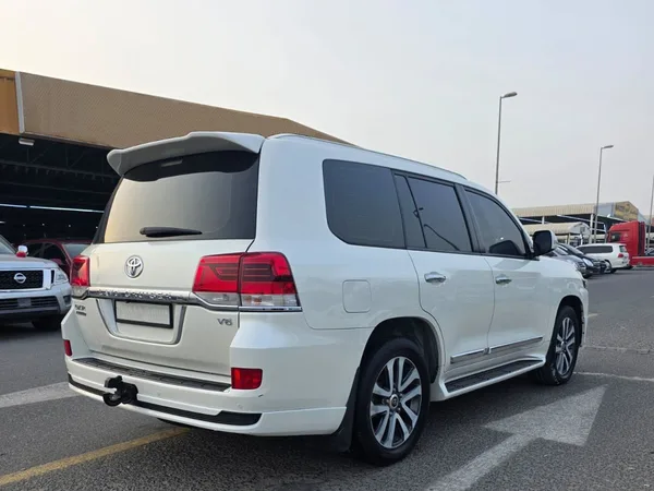 Cars for sale in uae Toyota Land Cruiser