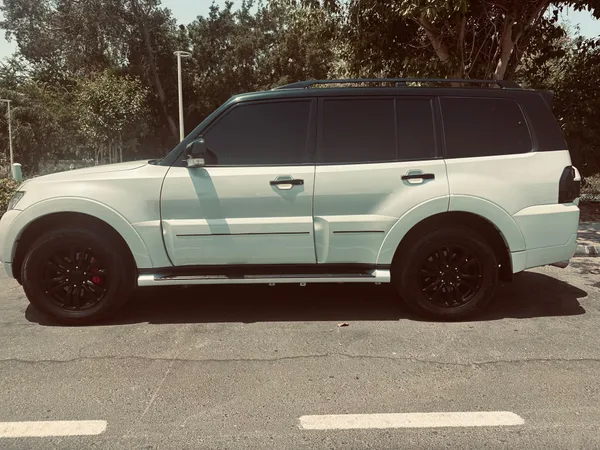 Cars for sale in uae Mitsubishi Pajero