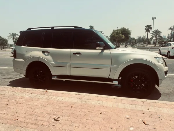 Cars for sale in uae Mitsubishi Pajero