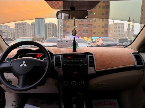Cars for sale in uae Mitsubishi Outlander